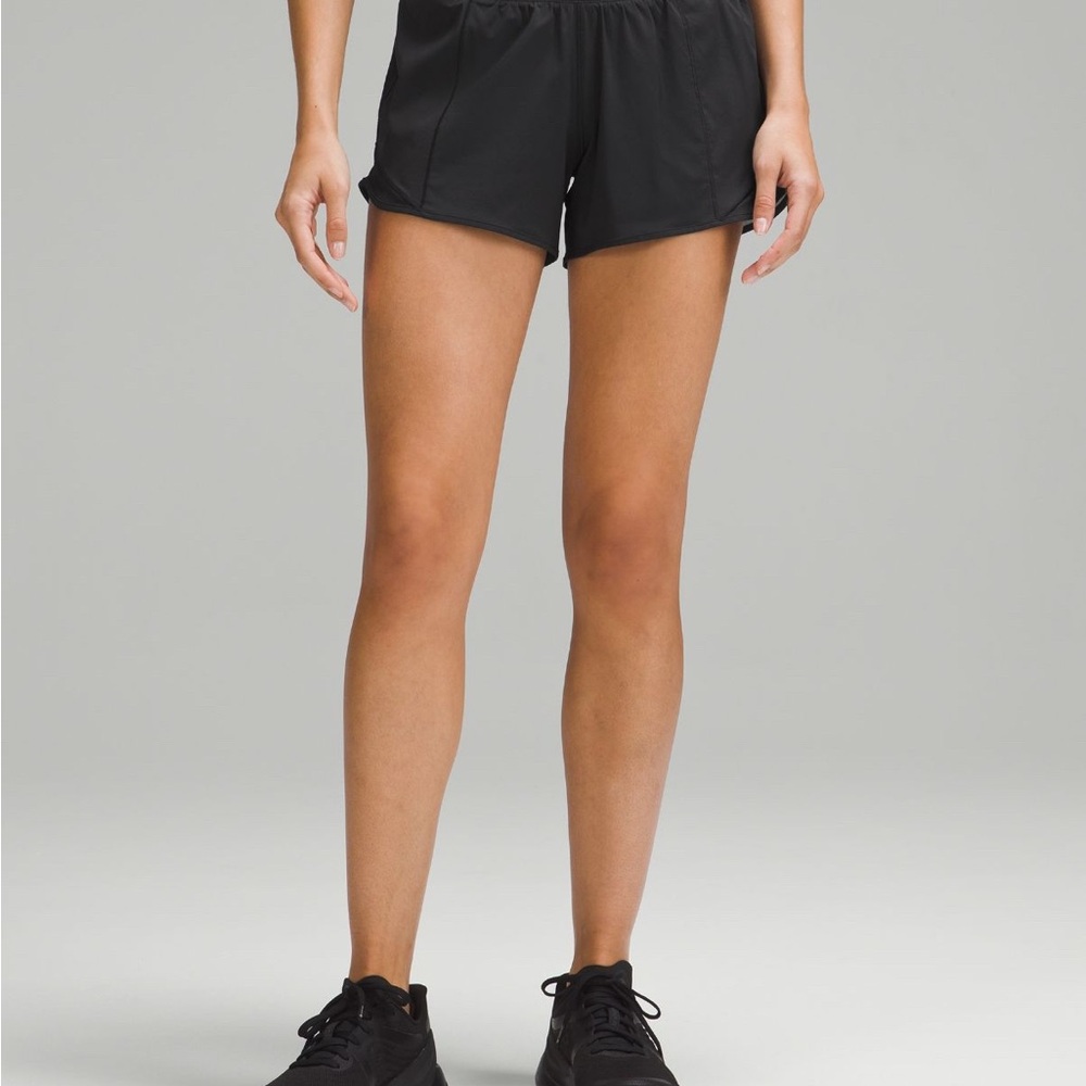 Lululemon hotty hot low rise 4” shorts